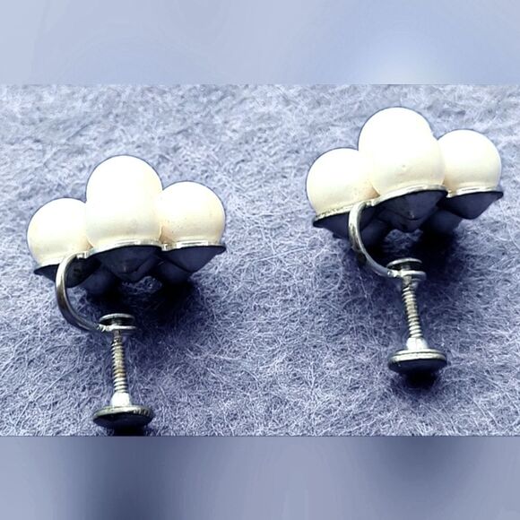 Vintage Whimsical Screw back Earrings - Picture 4 of 6